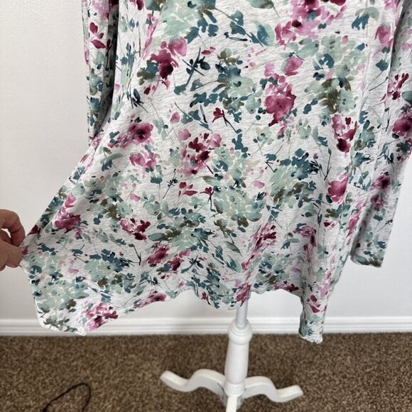 J. Jill Women's L Dipped Hem A-Line Tee Gray Floral - Picture 3 of 12